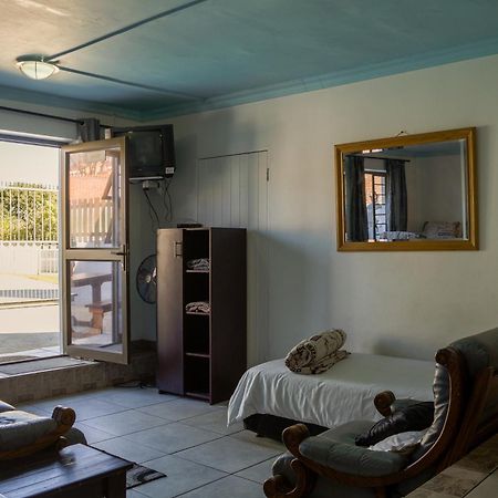 Tyday Accommodation Port Elizabeth Exterior photo